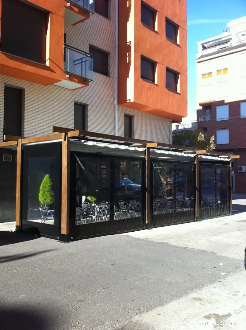 Tabu Bar Cafeteria Cocteleria gin tònic