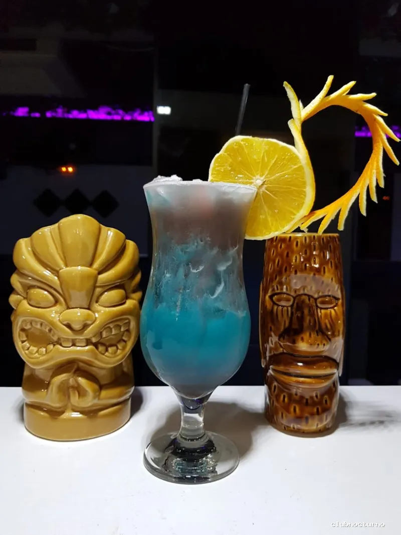 Hibou Shishas & Cocktails