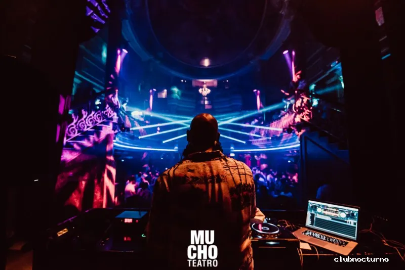Mucho Teatro Sala Club