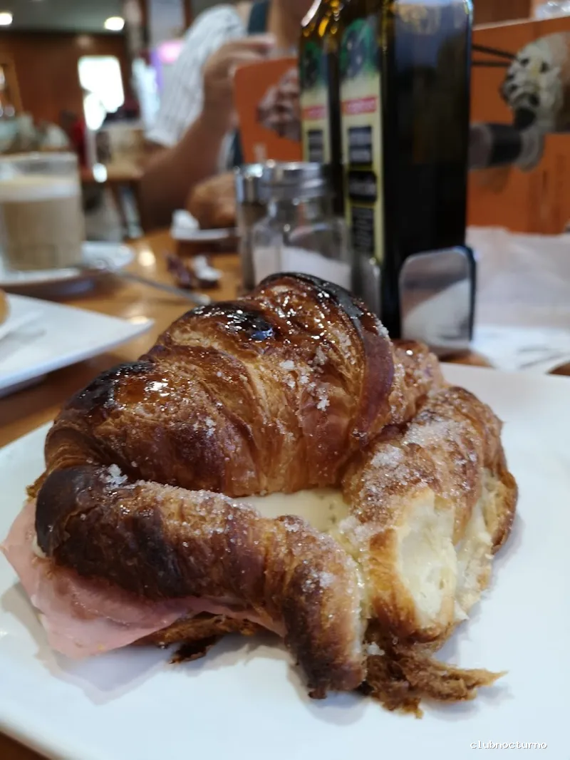 Cafetería Los Delfines