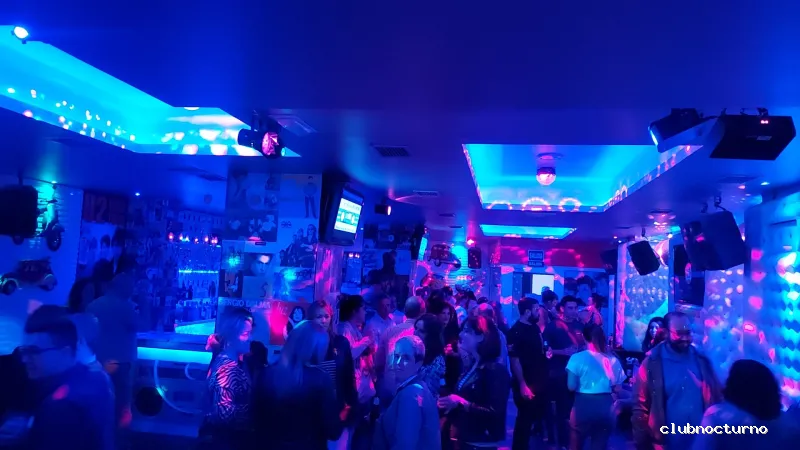 LA CHICA DE AYER (Bar Musical)