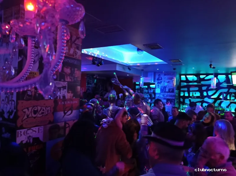 LA CHICA DE AYER (Bar Musical)