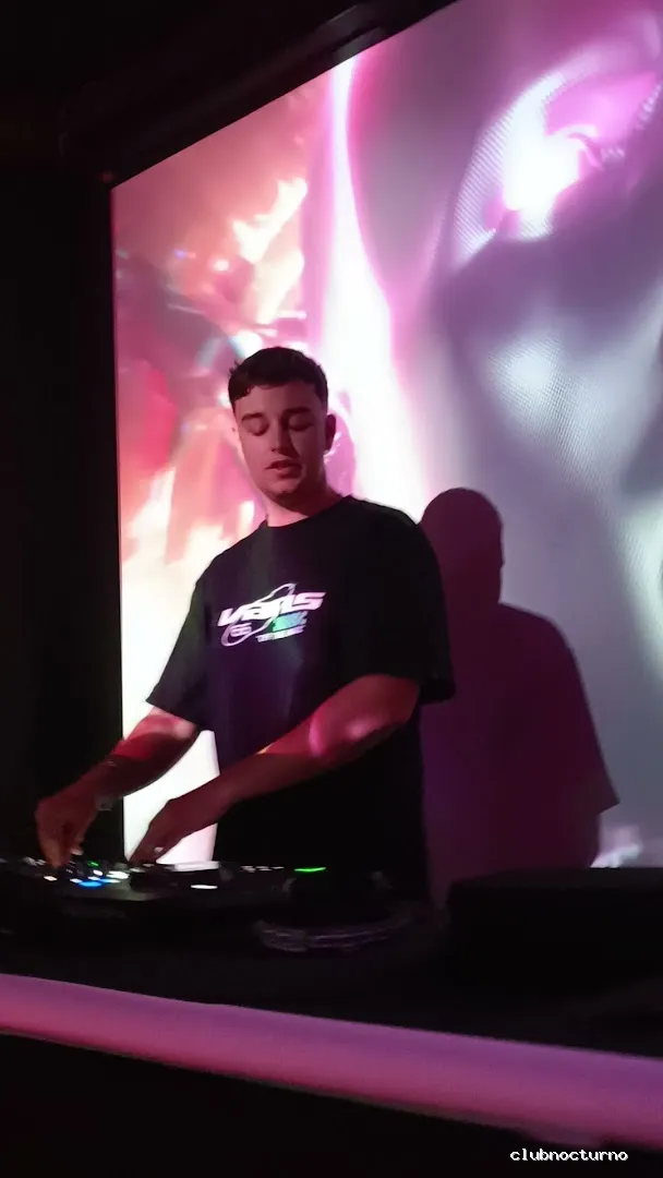 LA NIT CLUB & LOUNGE BAR