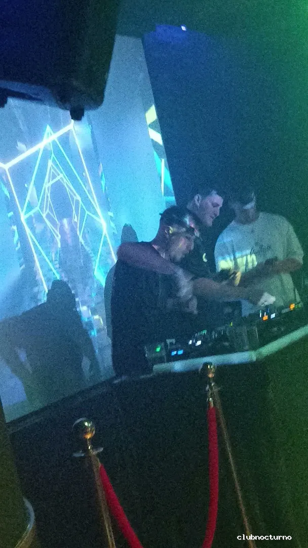 LA NIT CLUB & LOUNGE BAR