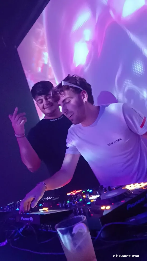 LA NIT CLUB & LOUNGE BAR