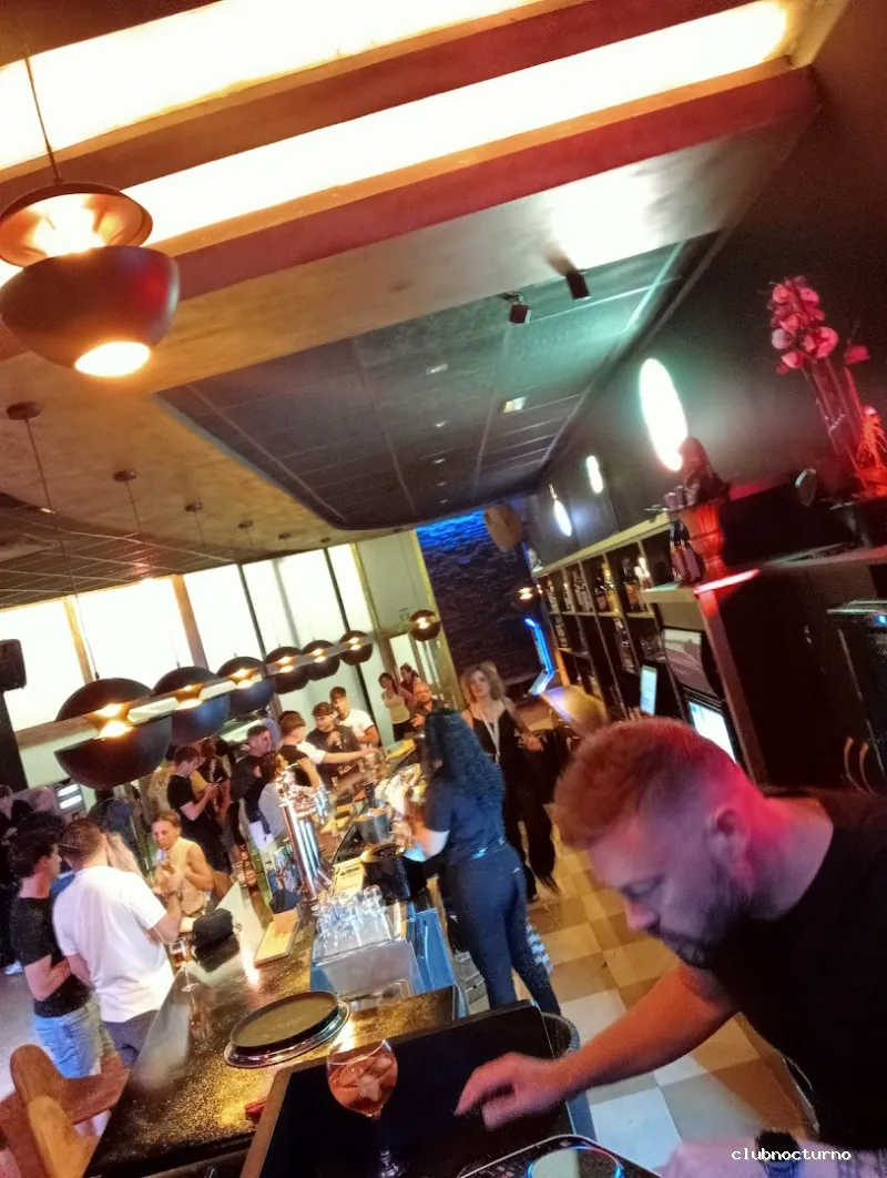 LA NIT CLUB & LOUNGE BAR