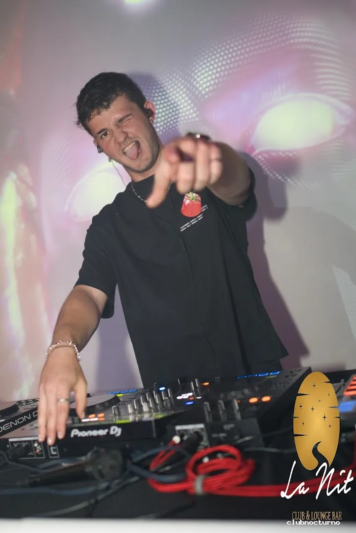 LA NIT CLUB & LOUNGE BAR