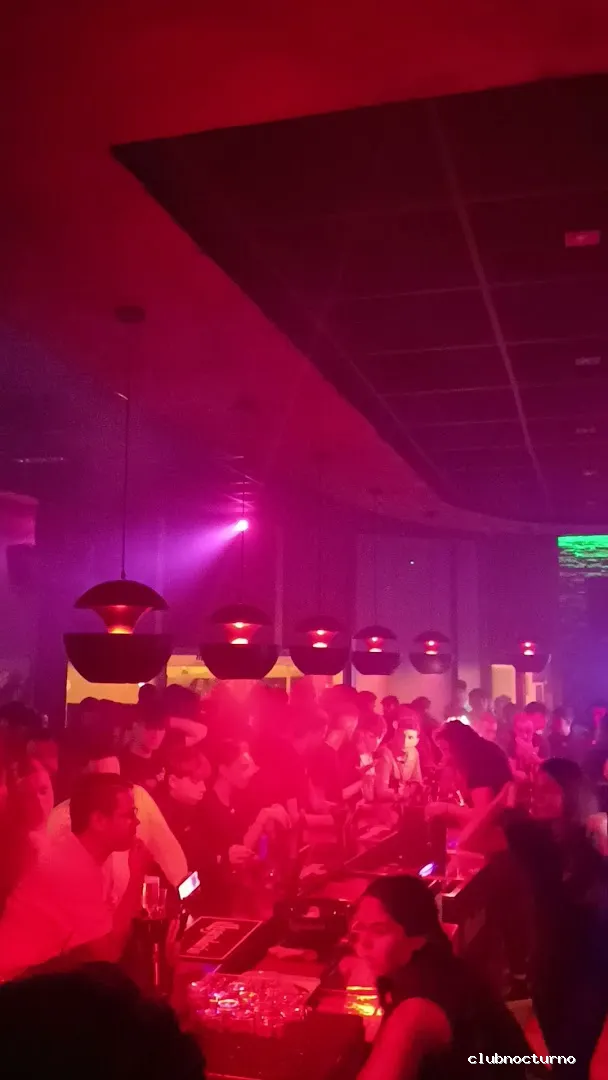 LA NIT CLUB & LOUNGE BAR