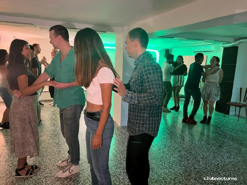 MIKY HOUSE VALENCIA | Salsa & Bachata Workshops & Social Dance on Thursdays