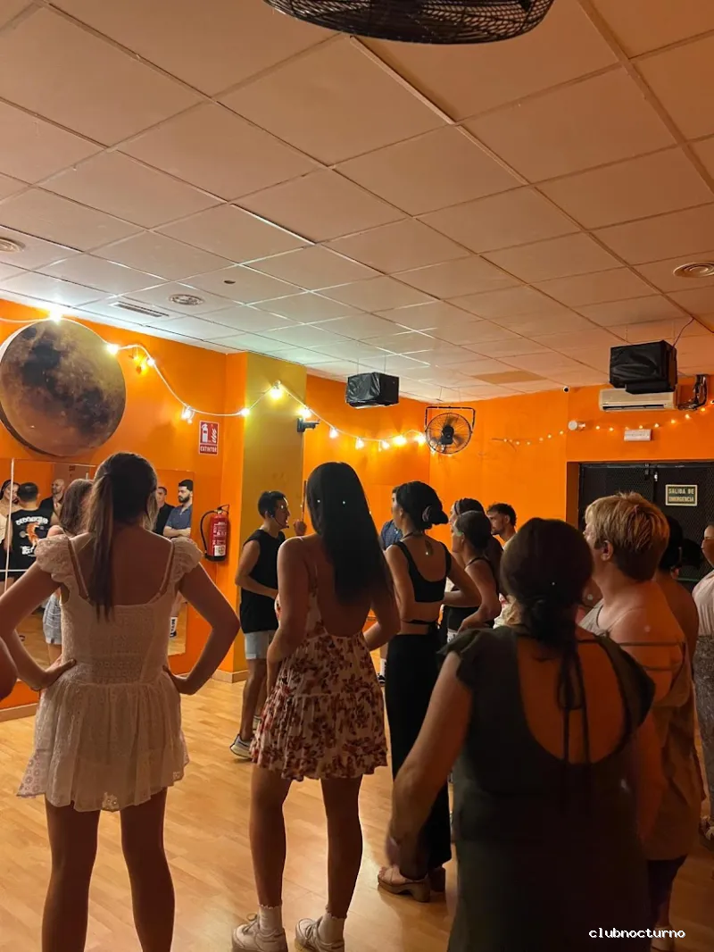 MIKY HOUSE VALENCIA | Salsa & Bachata Workshops & Social Dance on Thursdays
