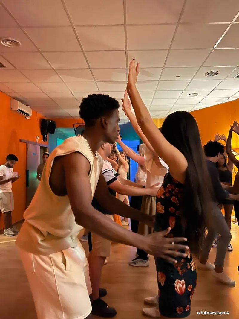 MIKY HOUSE VALENCIA | Salsa & Bachata Workshops & Social Dance on Thursdays