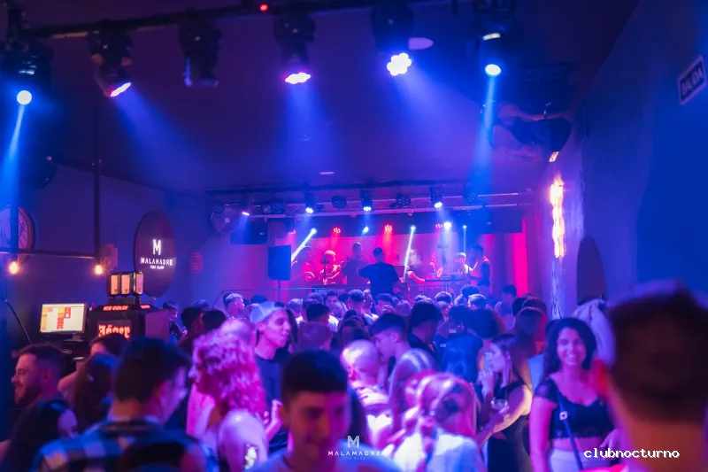 MalaMadre The Club | Pub de Copas Mérida