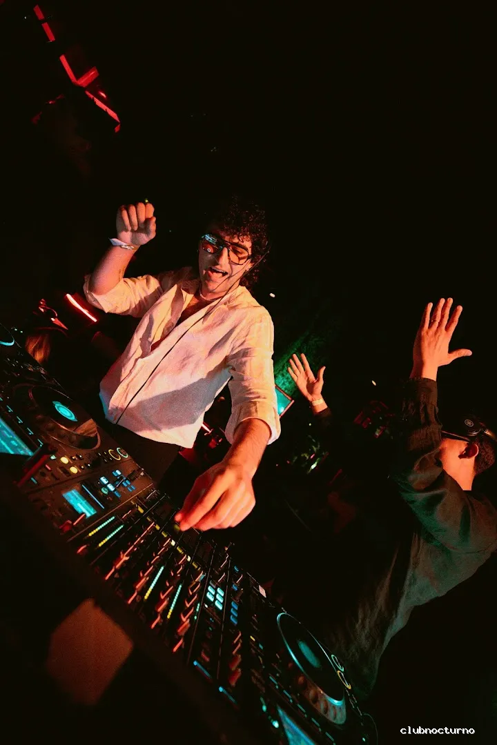 ROSSO by Antique Theatro