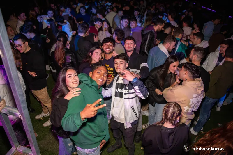 La Pasarela River Club