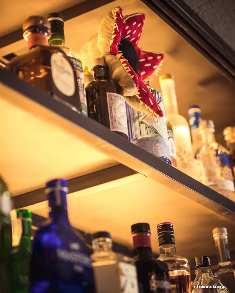 Clavel Ocho Café y Copas