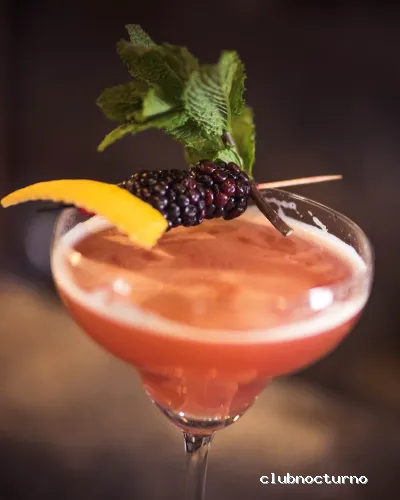 Clavel Ocho Café y Copas