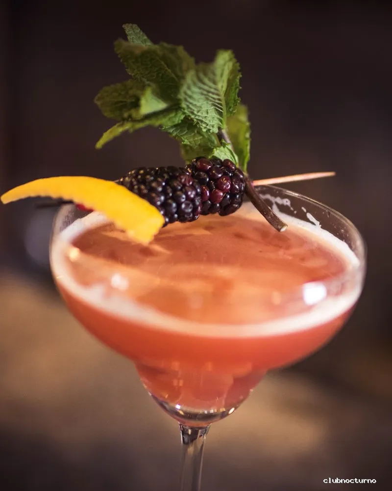 Clavel Ocho Café y Copas