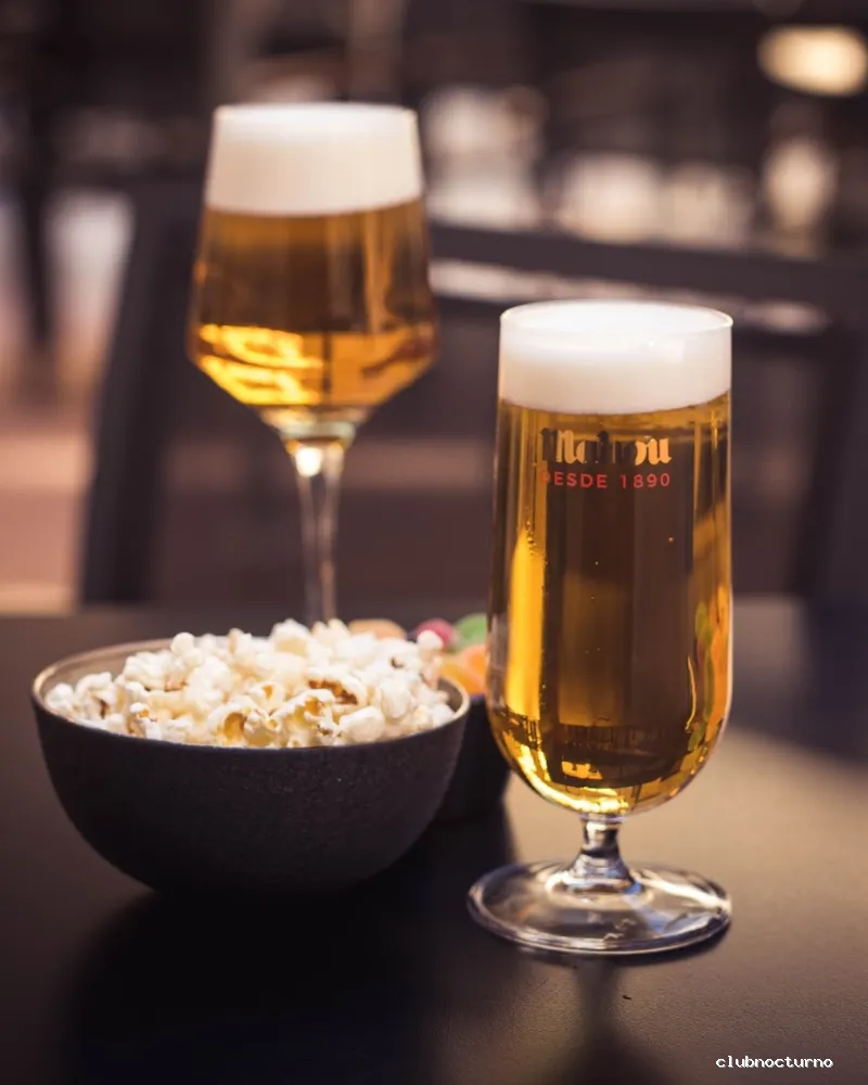 Clavel Ocho Café y Copas