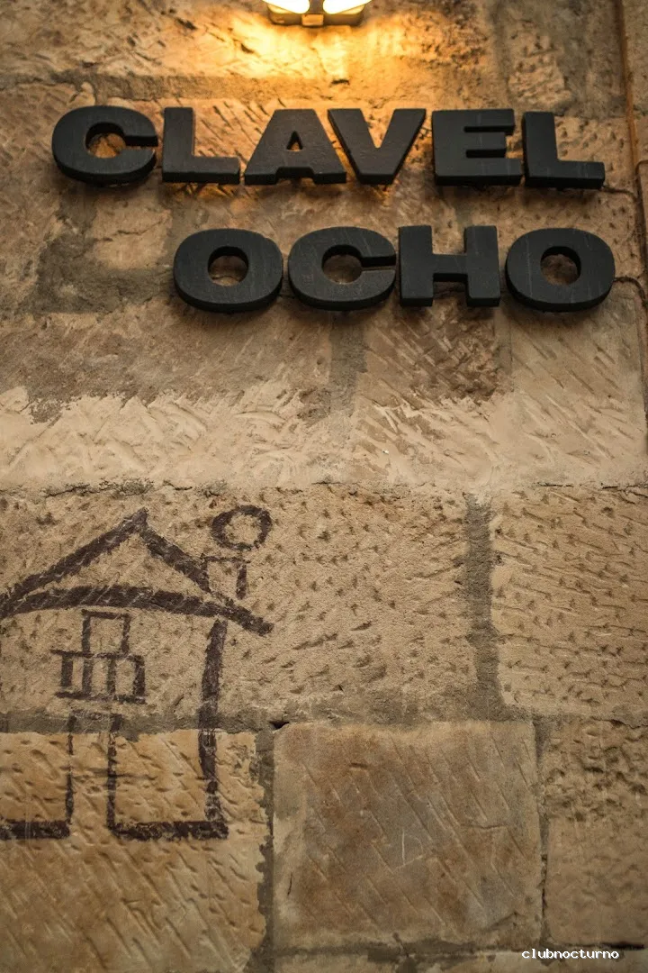 Clavel Ocho Café y Copas