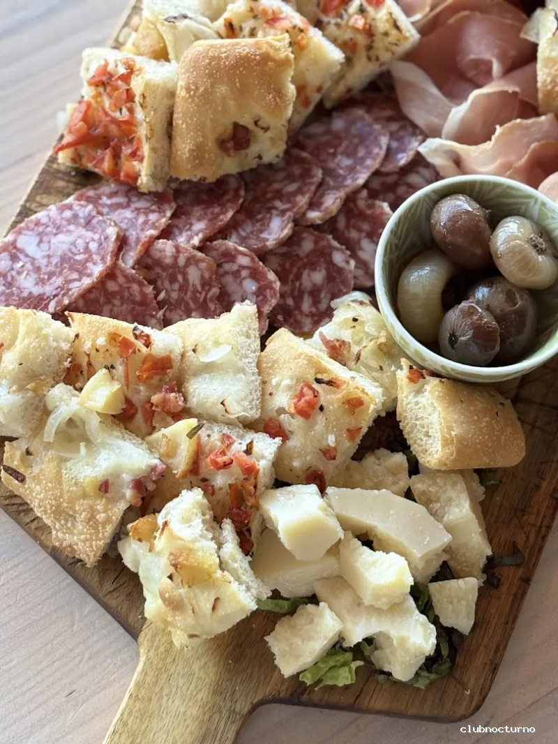 B-Side Restaurant Pizzeria & Lounge Bar