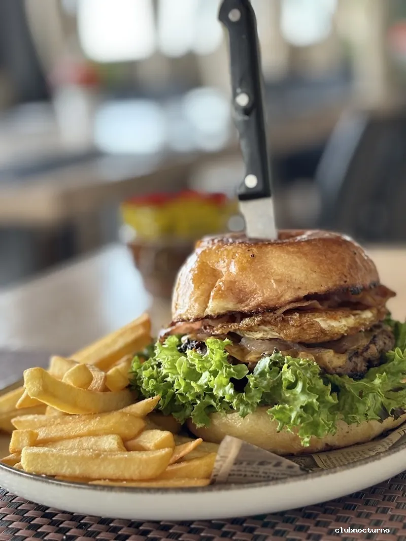 B-Side Restaurant Pizzeria & Lounge Bar