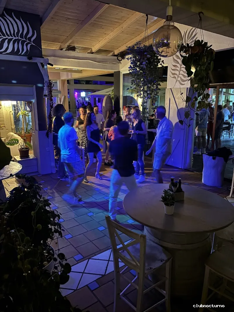 B-Side Restaurant Pizzeria & Lounge Bar