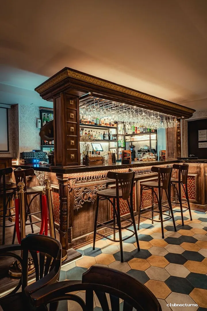 NOIR Craft Cocktail Bar