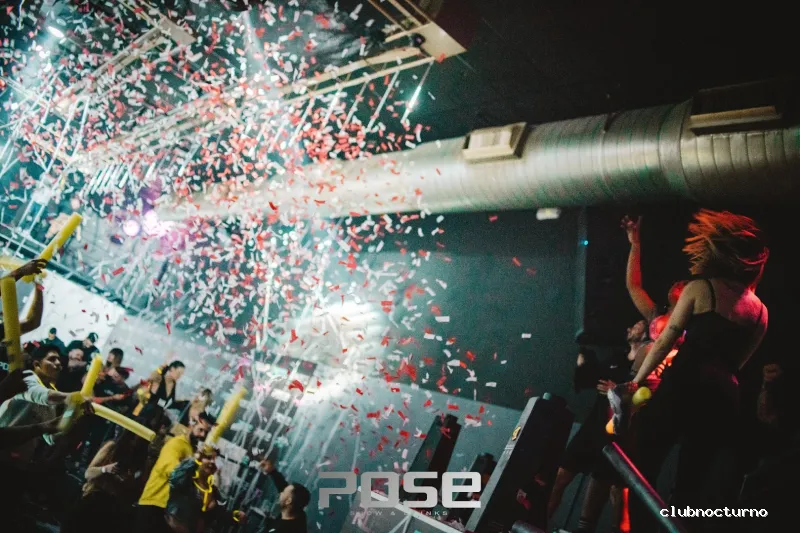 Pose Discoteca