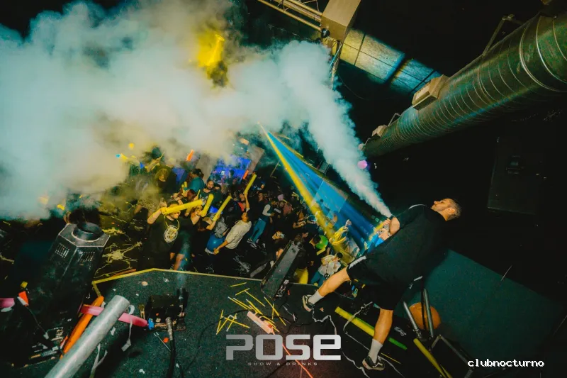 Pose Discoteca