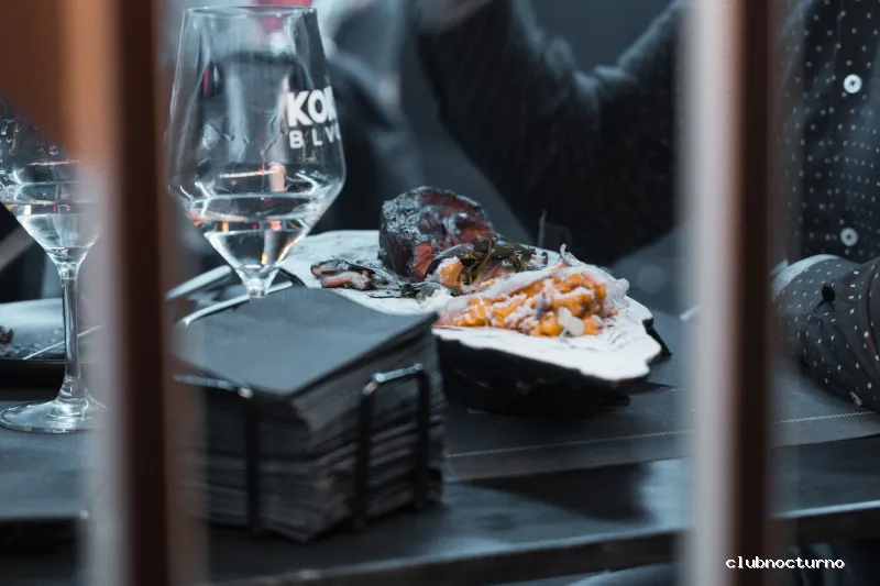 Kokó Blvck restaurante coctelería tetería