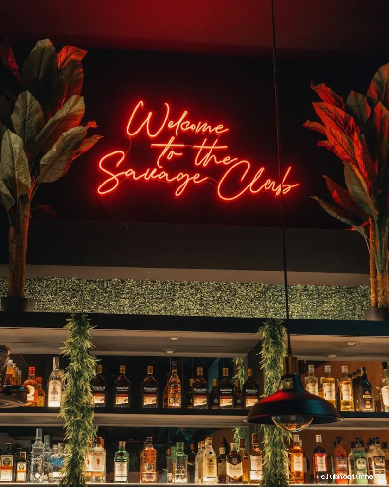 Lounge Savage Club