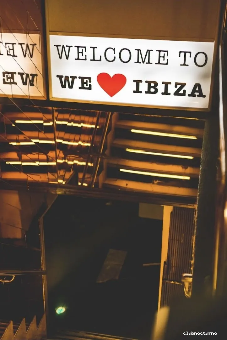 Retro club Ibiza 80s 90s 00s