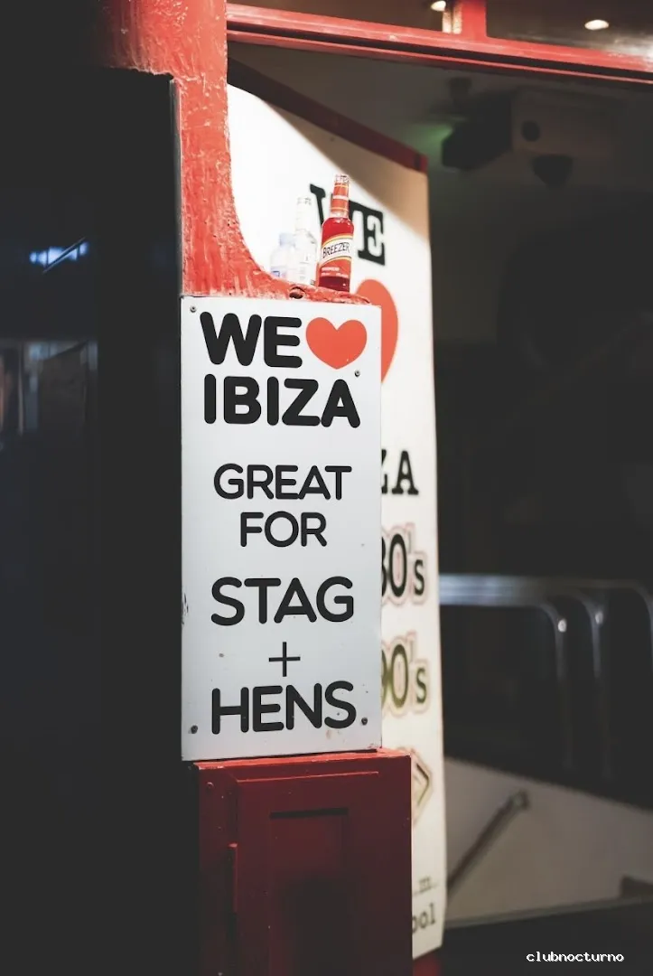 Retro club Ibiza 80s 90s 00s