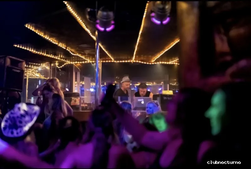 Retro club Ibiza 80s 90s 00s