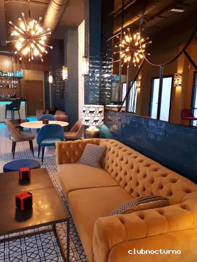 10 Eagle Lounge Cafe