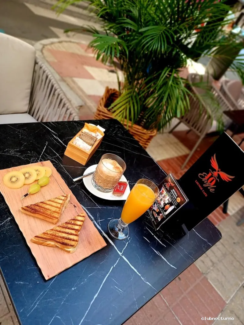 10 Eagle Lounge Cafe