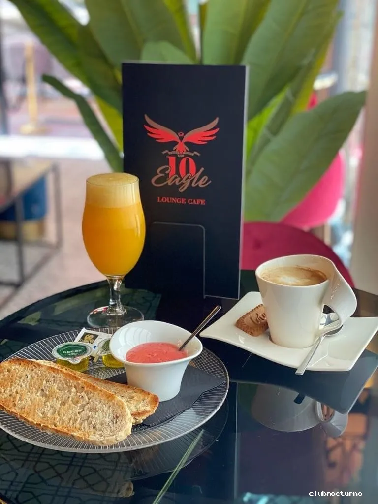 10 Eagle Lounge Cafe