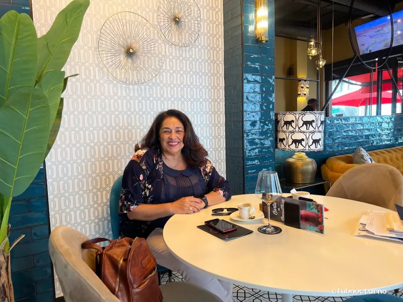 10 Eagle Lounge Cafe