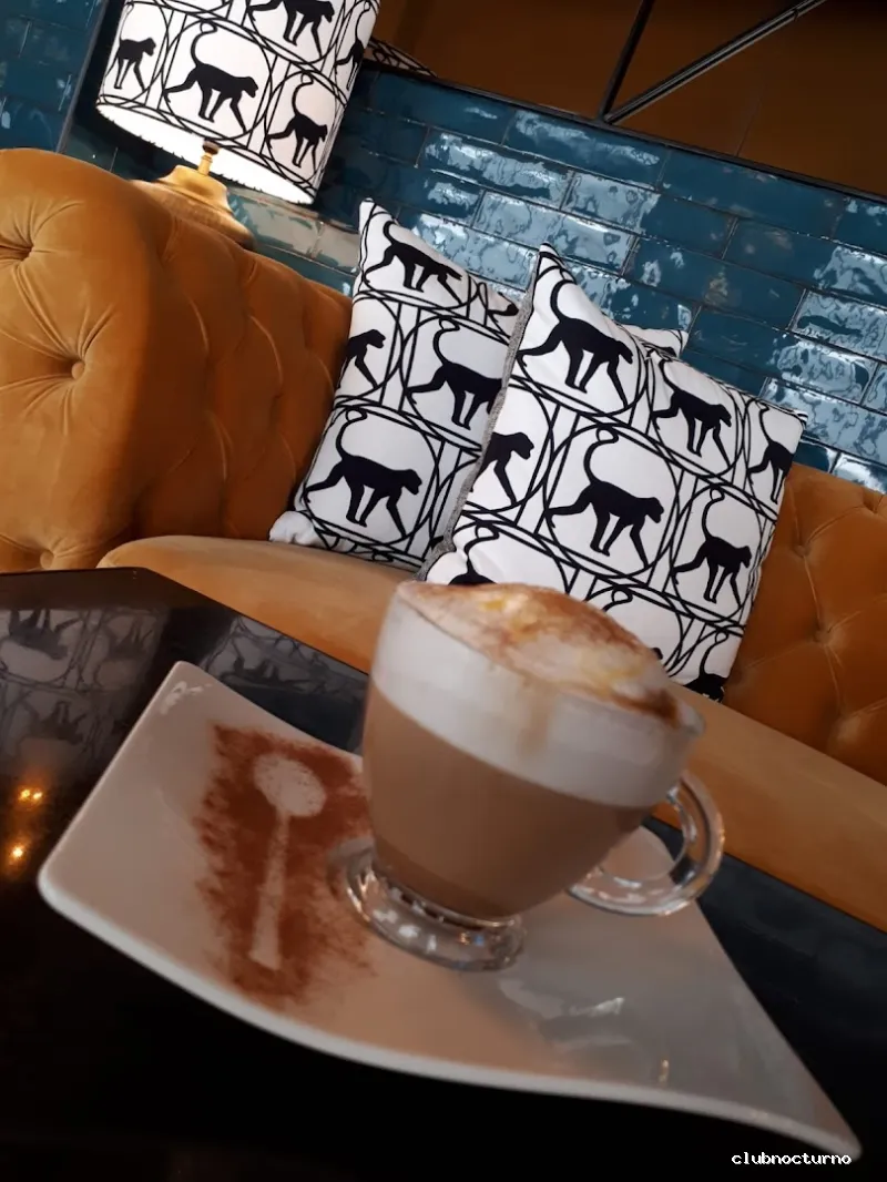 10 Eagle Lounge Cafe